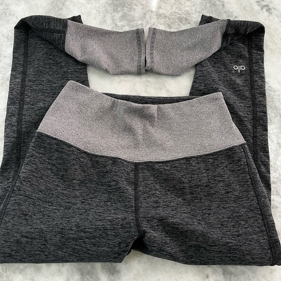 ALO Yoga Women’s Gray Leggings - Picture 2 of 3